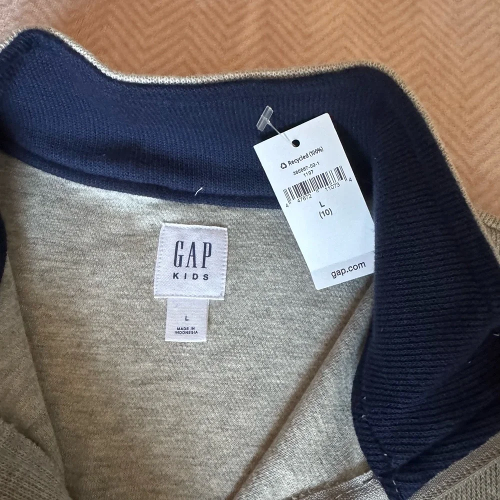 NWT Gap sweater - size L - Picture 4 of 5